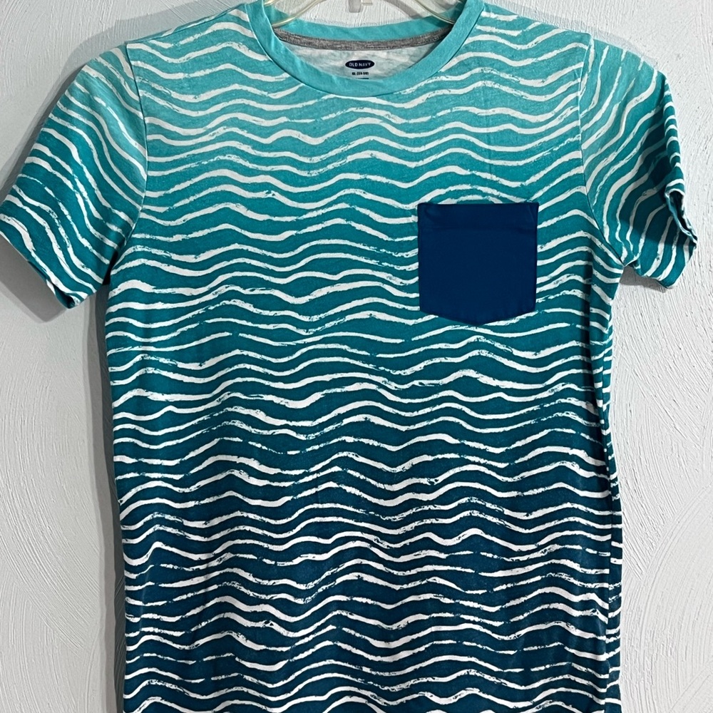 Used old navy wavy tee